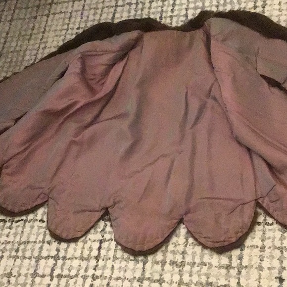 Beautiful fur scalloped edge cape- good condition - Picture 5 of 5